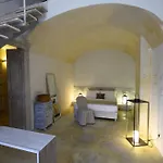Oda ve Kahvaltı Palazzo Castriota 4*
