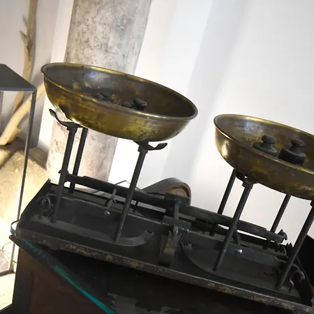 Palazzo Castriota 2*