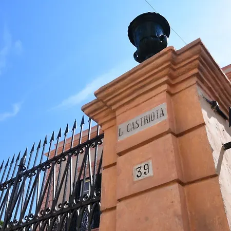 Bed & Breakfast Palazzo Castriota 4*